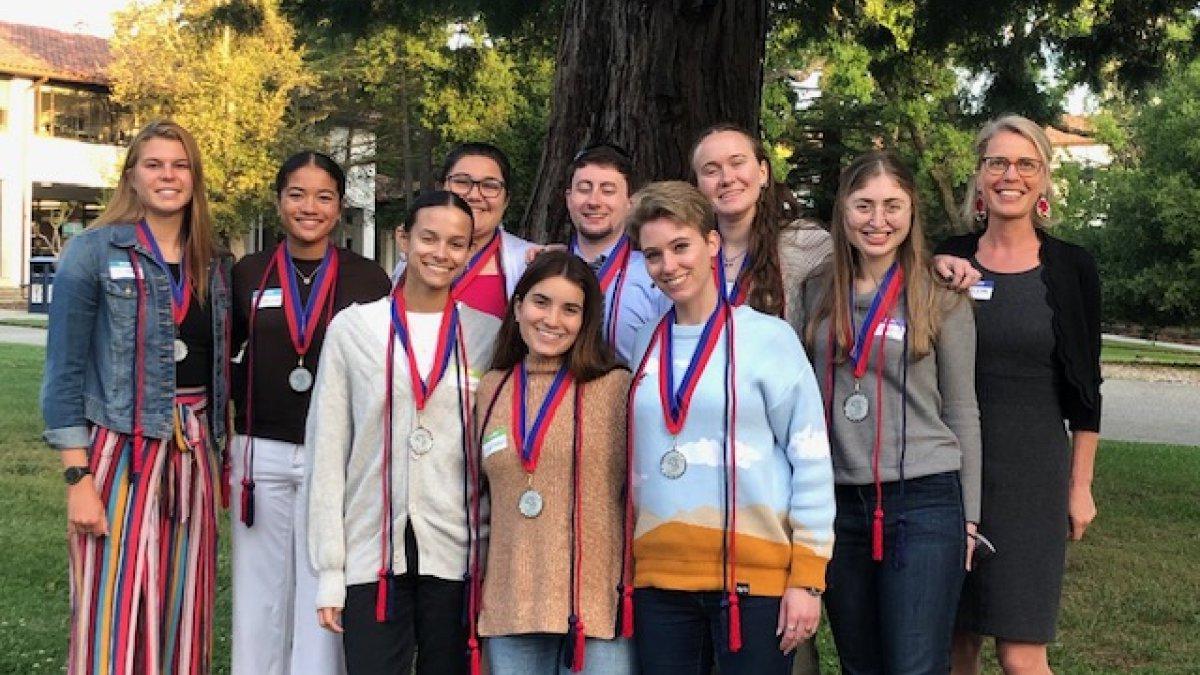 Graduates with Honors medallions